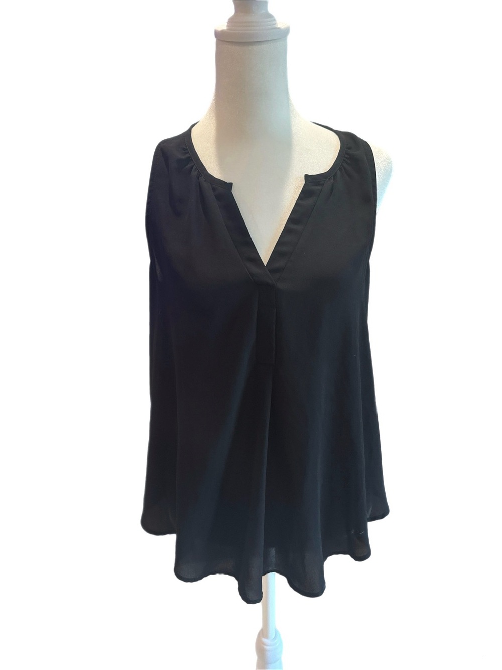 Lush Black V-Neck Sleeveless Camisole